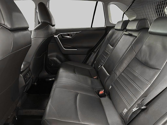 Toyota RAV4 8 of 11