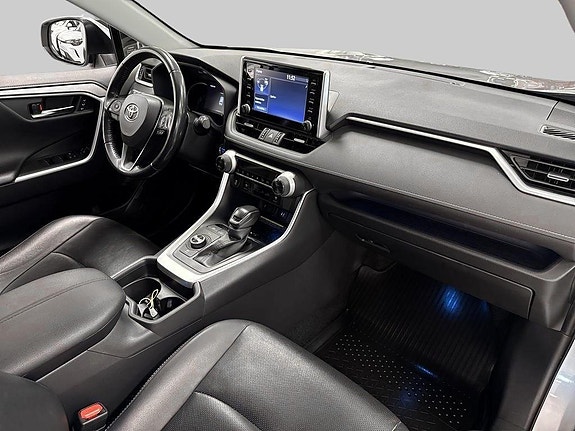 Toyota RAV4 7 of 11