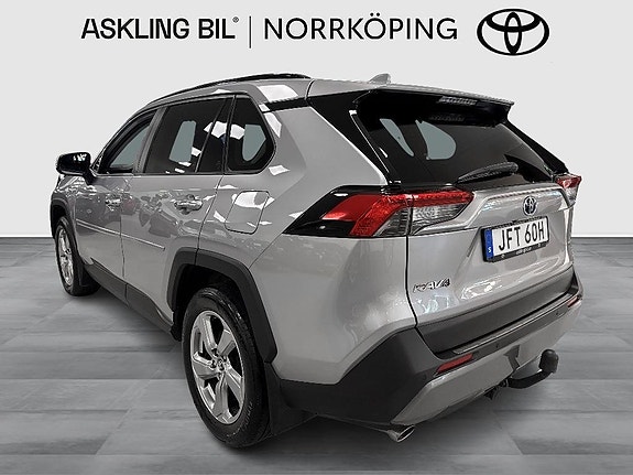 Toyota RAV4 3 of 11