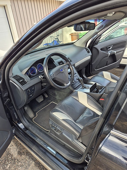 Volvo XC90 4 of 6