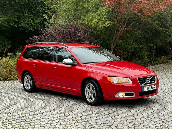 Volvo V70 2 of 8