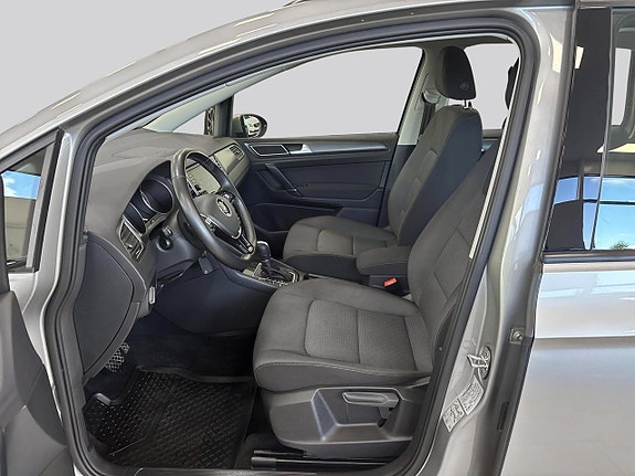 Volkswagen Golf Sportsvan 8 of 16