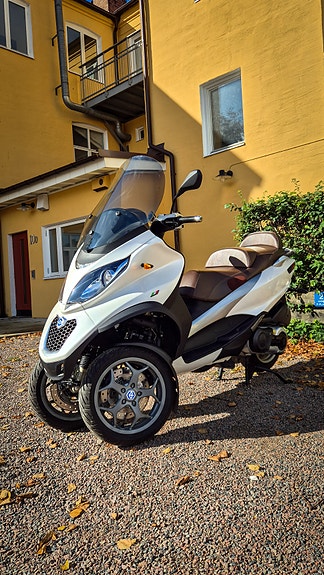 Piaggio MP3 500 2 of 4