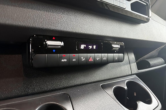 Mercedes-Benz Sprinter 319 12 of 15