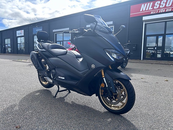 Yamaha T-Max 560 2 of 6