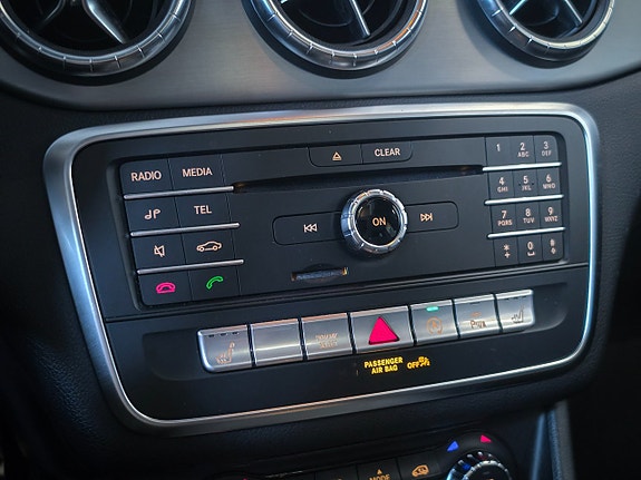 Mercedes-Benz CLA180 14 of 19