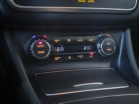 Mercedes-Benz CLA180 13 of 19