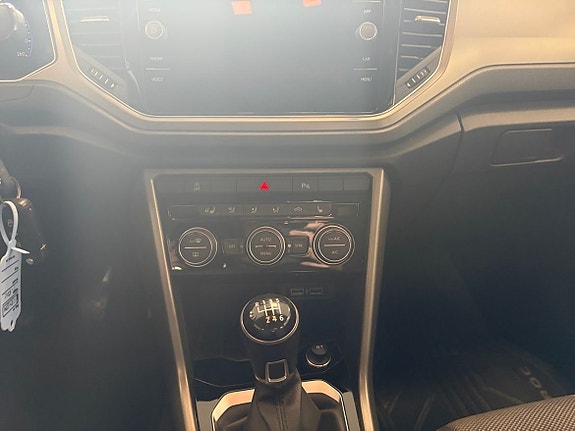Volkswagen T-Roc 11 of 18