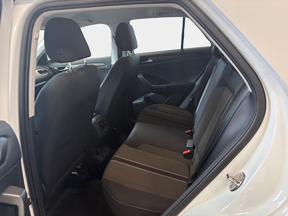 Volkswagen T-Roc 13 of 18