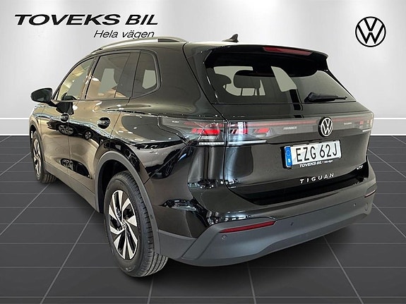 Volkswagen Tiguan 3 of 16