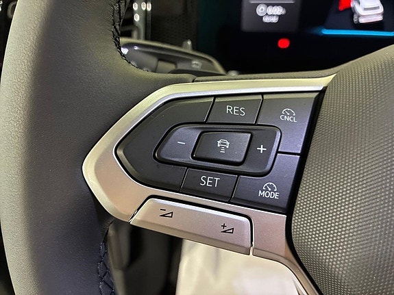Volkswagen Tiguan 13 of 16