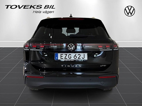 Volkswagen Tiguan 2 of 16