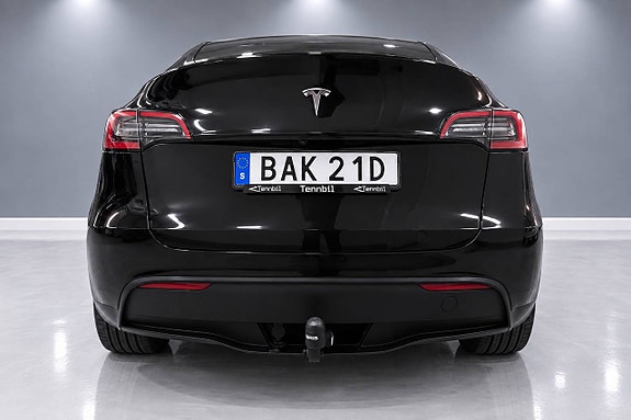 Tesla Model Y 24 of 25
