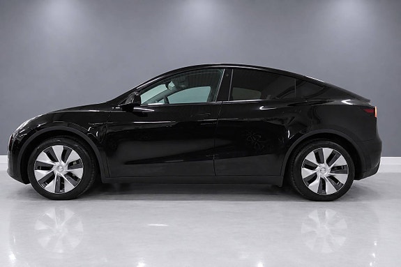 Tesla Model Y 4 of 25