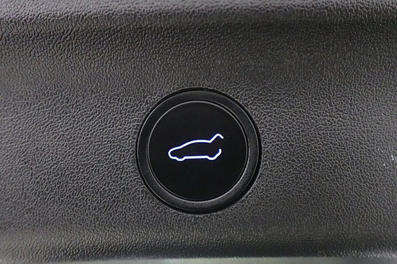 Tesla Model Y 20 of 25