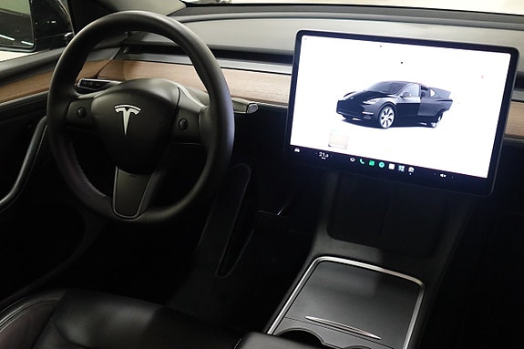 Tesla Model Y 9 of 25