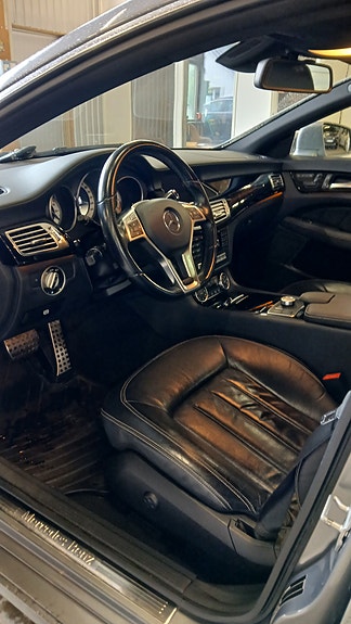 Mercedes-Benz CLS350 5 of 9