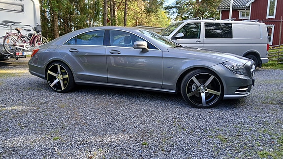 Mercedes-Benz CLS350 3 of 9