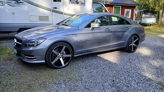 Mercedes-Benz CLS350 4 of 9