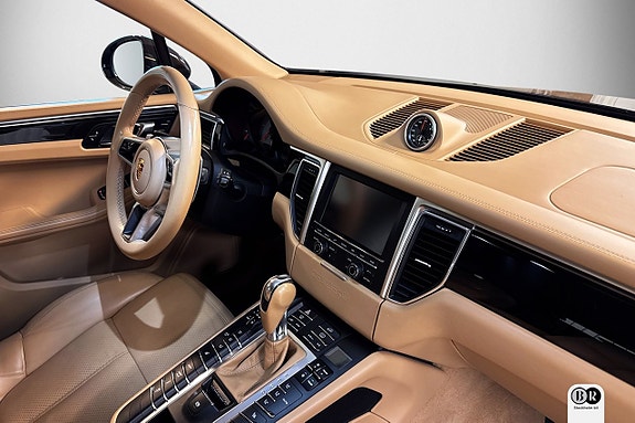 Porsche Macan S 6 of 15