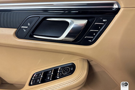 Porsche Macan S 14 of 15