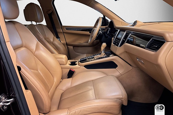 Porsche Macan S 5 of 15