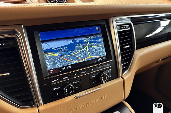 Porsche Macan S 10 of 15