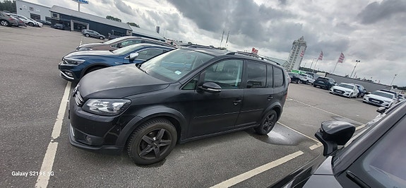 Volkswagen Touran Cross 2 of 11