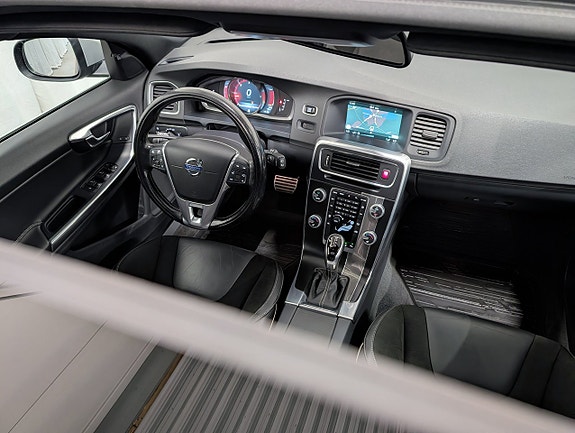 Volvo V60 8 of 14