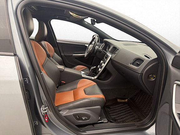 Volvo S60 Cross Country 10 of 30
