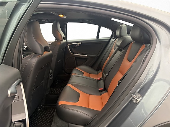 Volvo S60 Cross Country 18 of 30