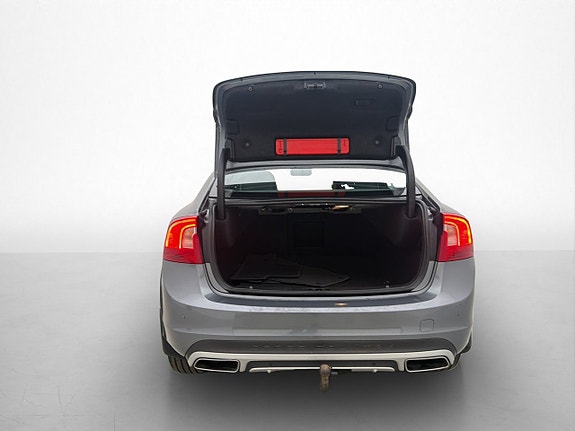 Volvo S60 Cross Country 9 of 30