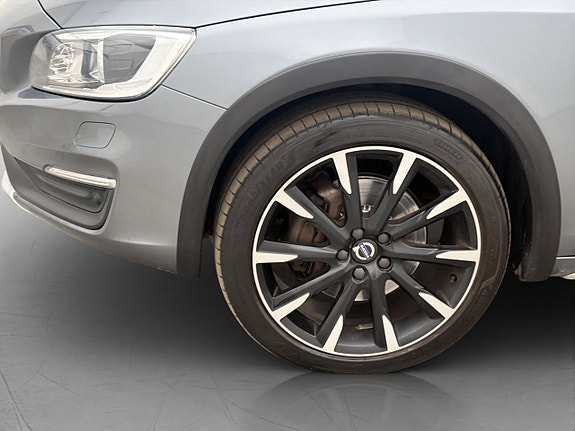 Volvo S60 Cross Country 28 of 30