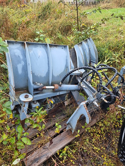 Cast Loader 6 of 8