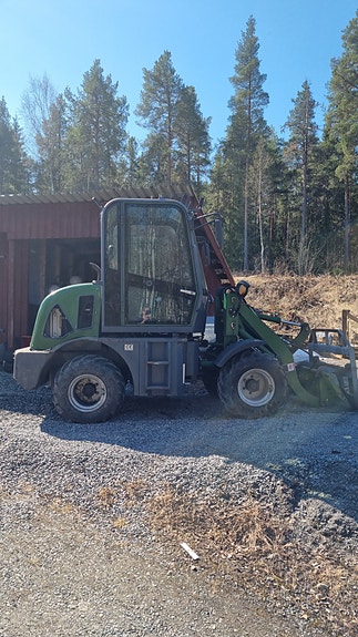 Cast Loader 7 of 8