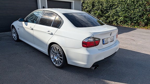 BMW 320Si 3 of 9