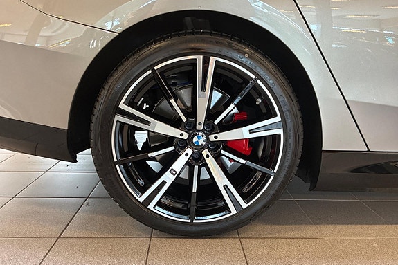 BMW 530e 14 of 19