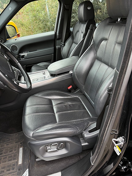 Land Rover Range Rover Sport 3 of 6