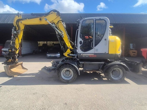Wacker Neuson EW100 & Bigabkärra med 3 skopor 11 of 13