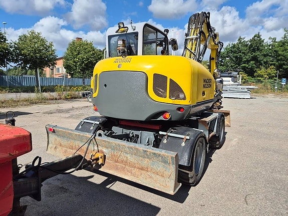 Wacker Neuson EW100 & Bigabkärra med 3 skopor 6 of 13
