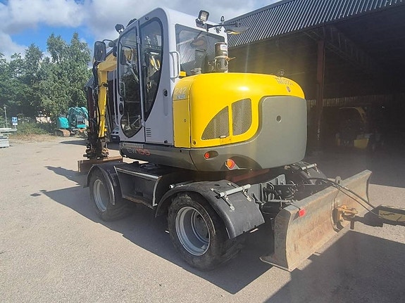 Wacker Neuson EW100 & Bigabkärra med 3 skopor 7 of 13