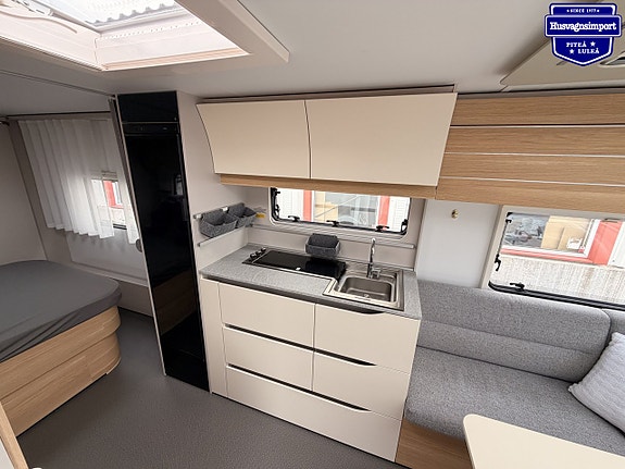Adria ADORA 613 UT - Queenbed / Badrum m dusch 7 of 16