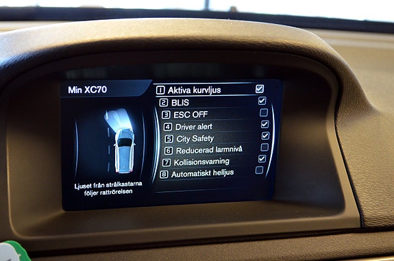 Volvo XC70 10 of 26