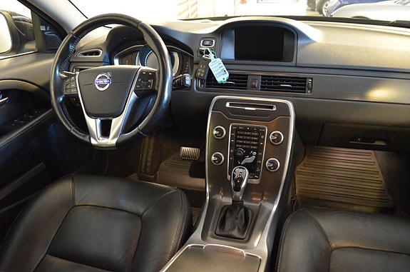Volvo XC70 2 of 26