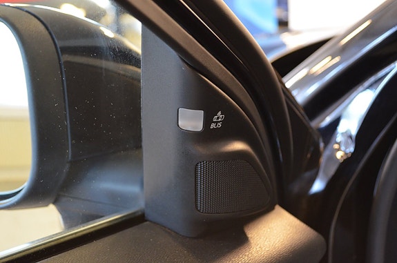 Volvo XC70 11 of 26