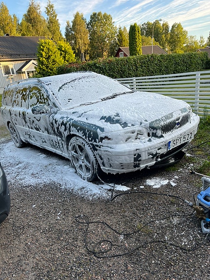 Volvo V70 4 of 6