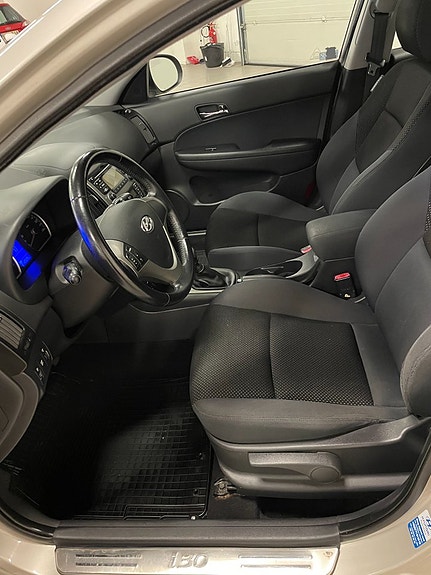 Hyundai i30 2 of 5