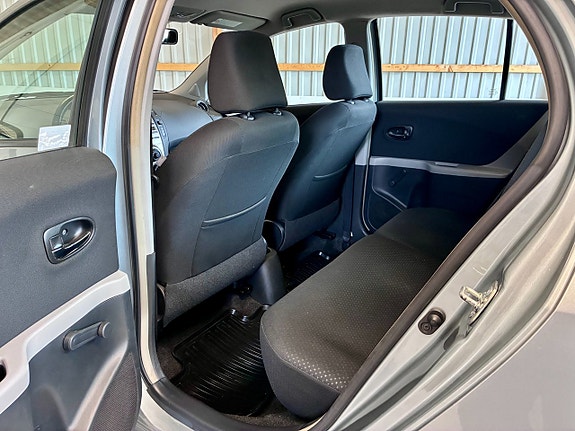 Toyota Yaris 11 of 11