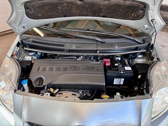 Toyota Yaris 4 of 11