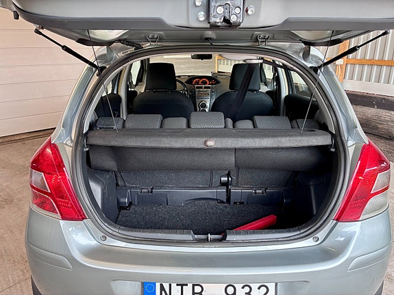 Toyota Yaris 7 of 11